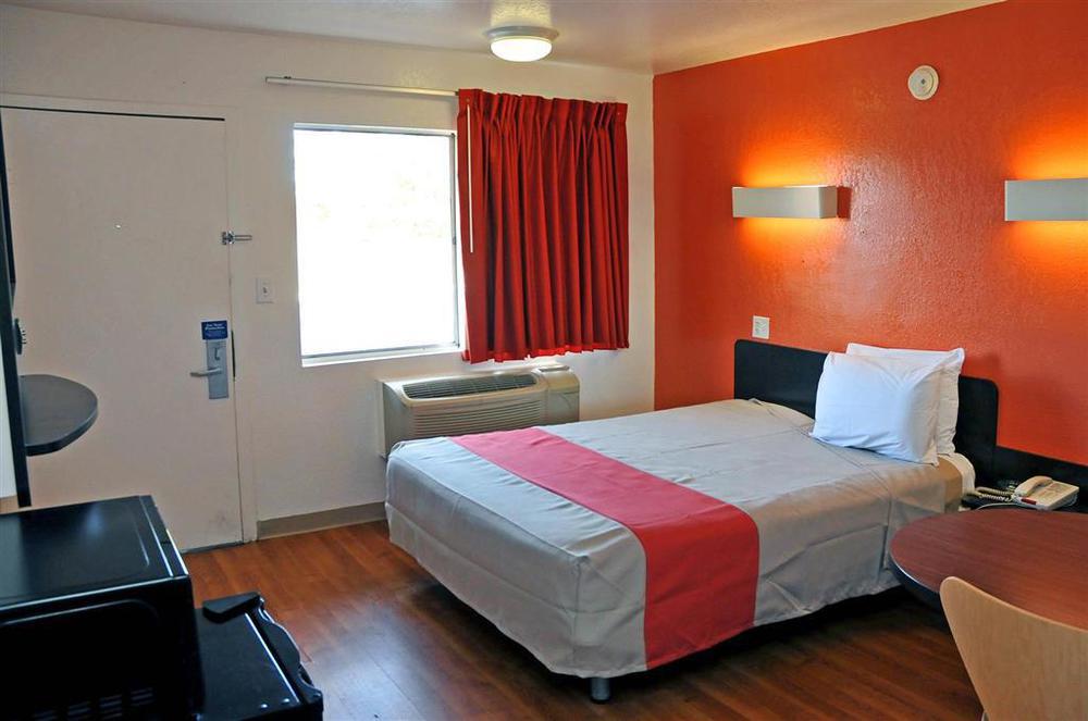 Rodeway Inn Montgomery Room photo