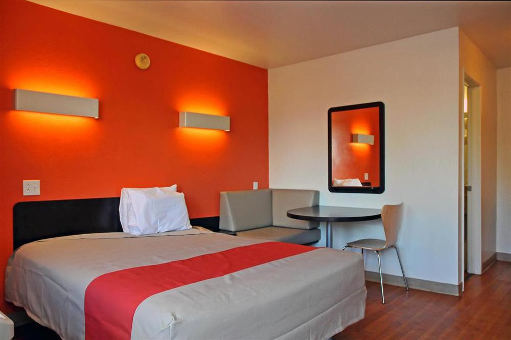 Rodeway Inn Montgomery Room photo